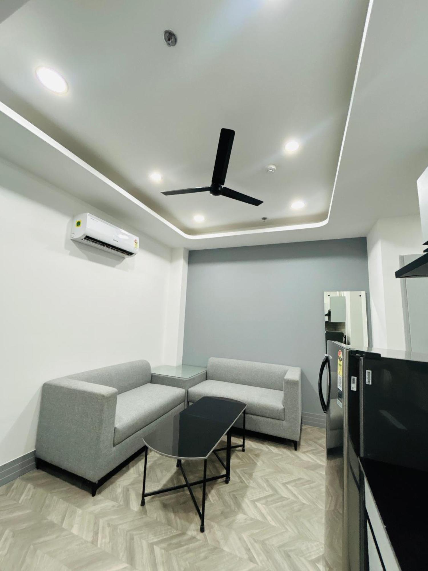 Bedchambers Serviced Apartment, Golf Course, 구르가온 외부 사진