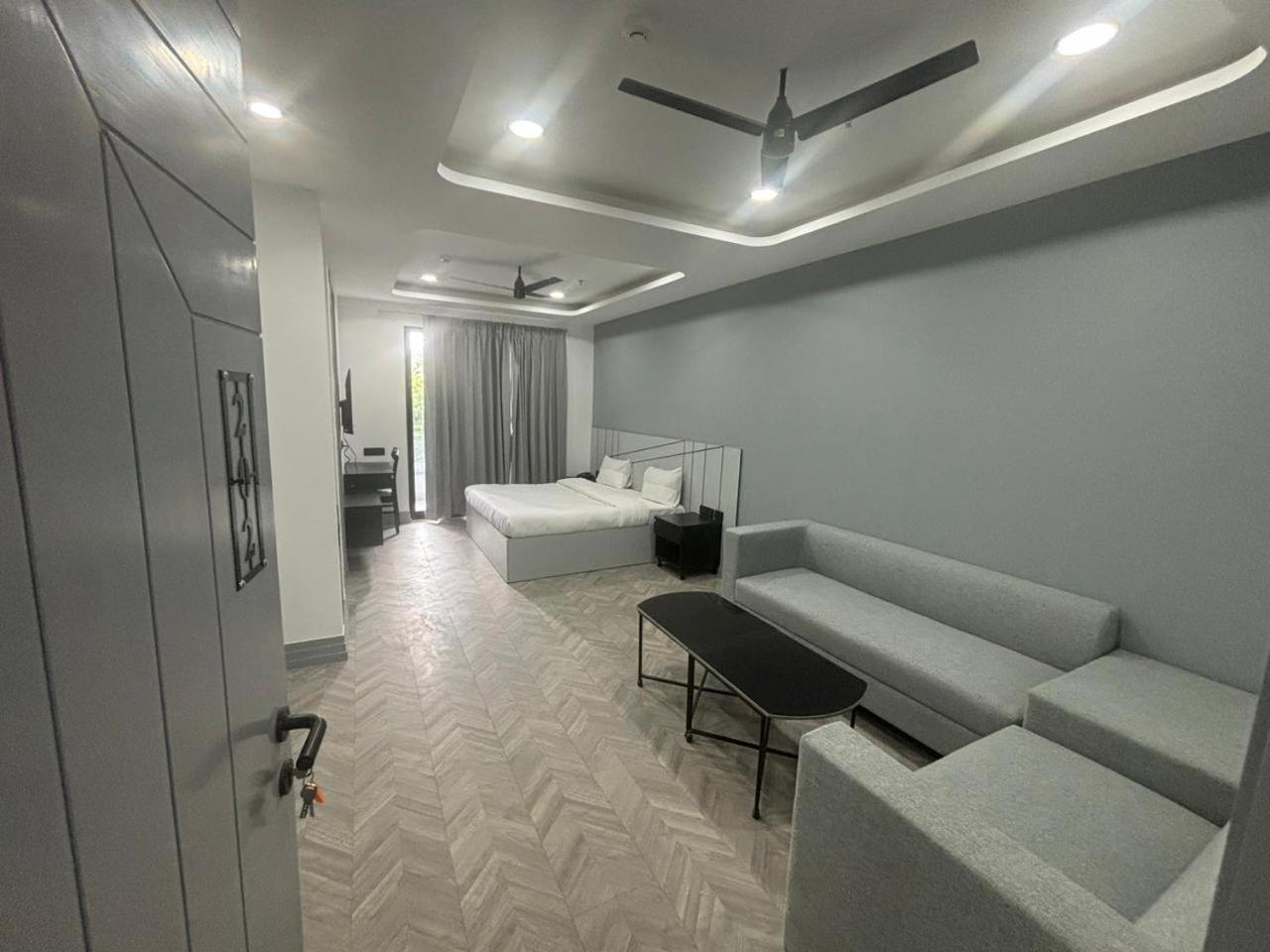 Bedchambers Serviced Apartment, Golf Course, 구르가온 외부 사진